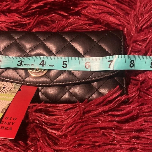 BADGLEY Mischka Studio Quilted Black Vegan Leather wallet - Picture 6 of 9